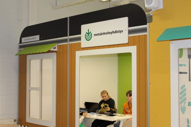 Yrityskylässä Metsänhoitoyhdistyksen konttori