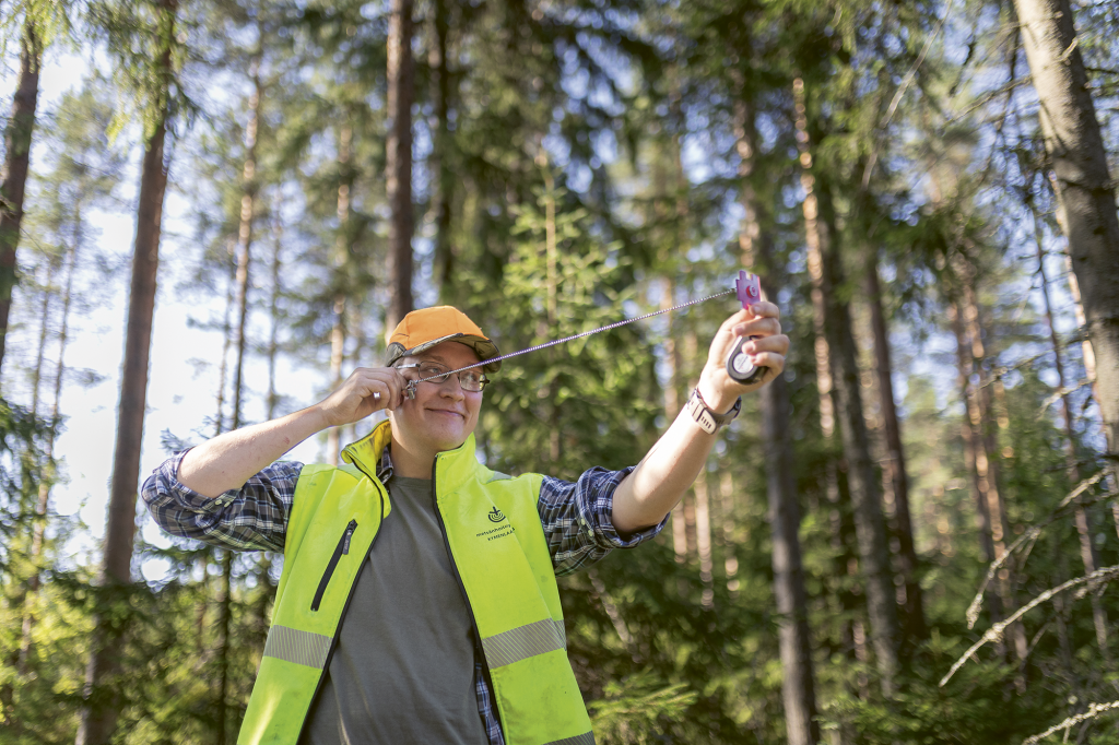 Leimikonteko sisältää monia osa-alueita, kuten luontokohteiden merkintää ja mittauksia.