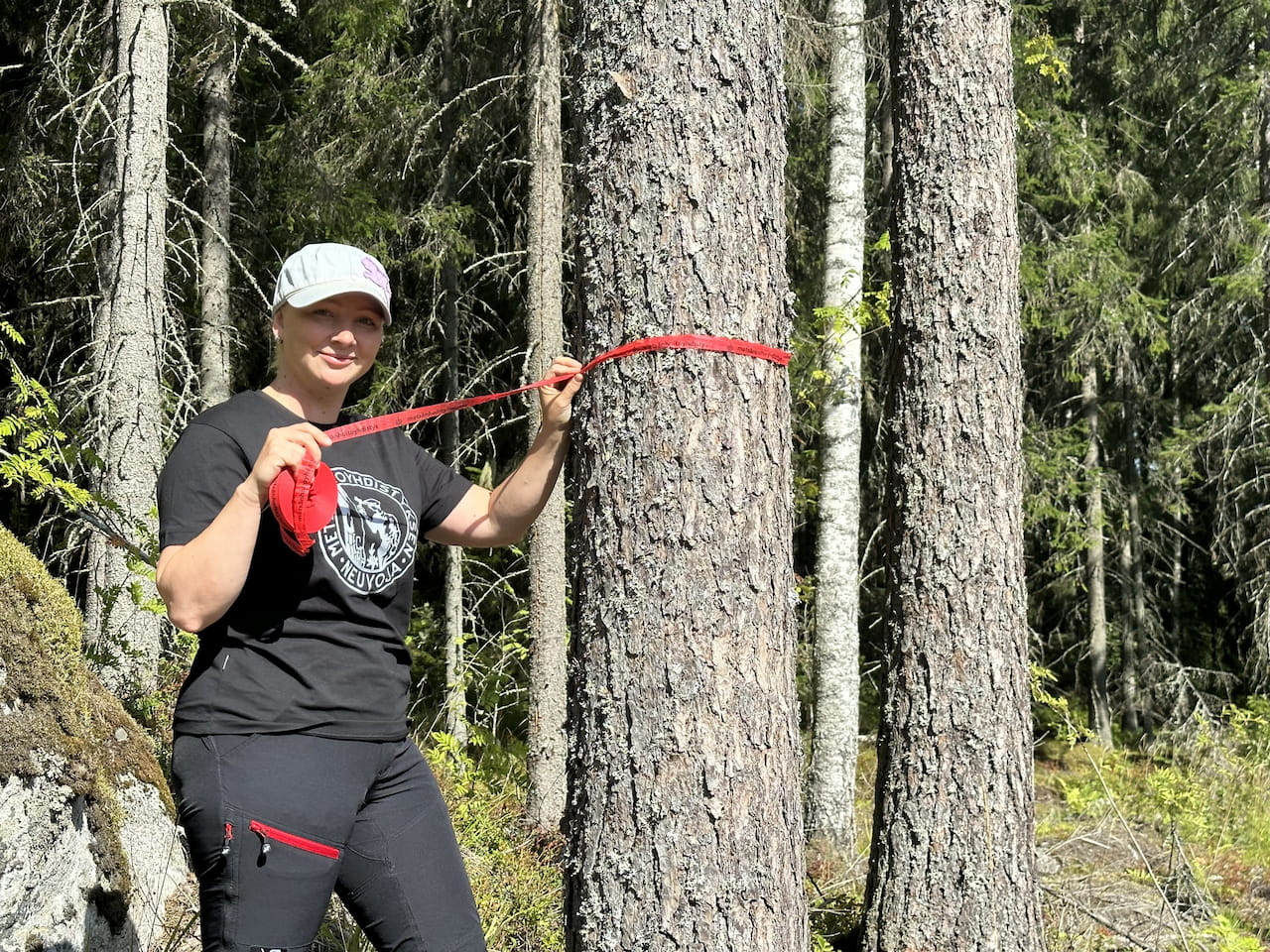 Viivi Järvinen palvelee metsänomistajia Kangasalla