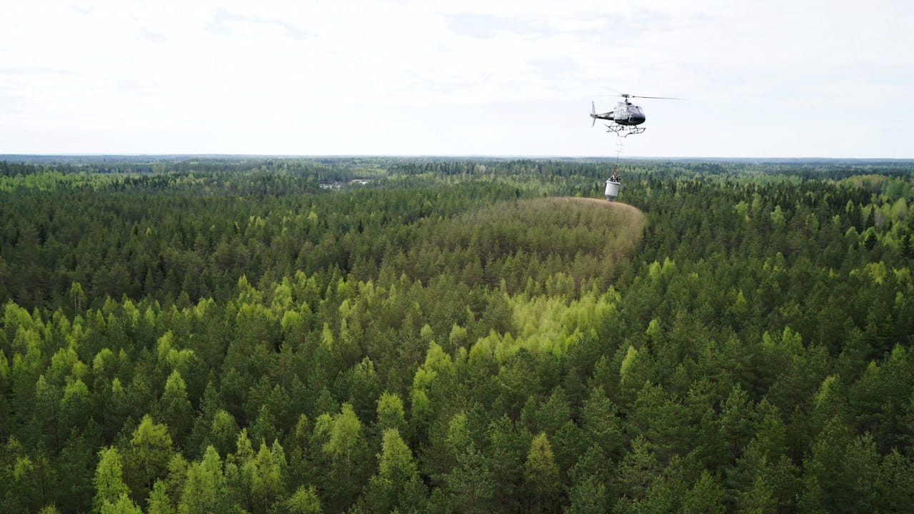 Metsää lannoitetaan helikopterilla
