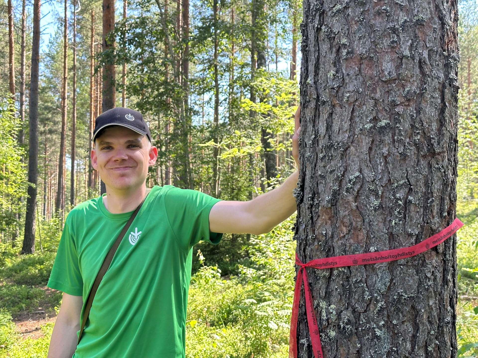 Lauri Ala-Hynnilä aloitti Kuhmalahden uutena metsäasiantuntijana